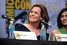 Sigourney Weaver (36144117956).jpg