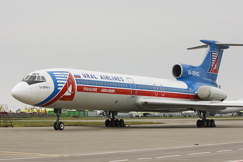 Файл:Ural airlines Tu-154.jpg