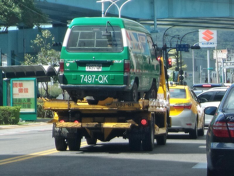 File:送修途中的中華威利郵務車7497-QK 20171011.jpg