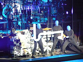 Blue Man Group на выступлении в декабре 2007 года в Остине.