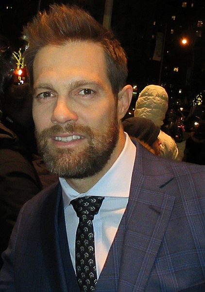 File:Geoff Stults (2018 crop).jpg