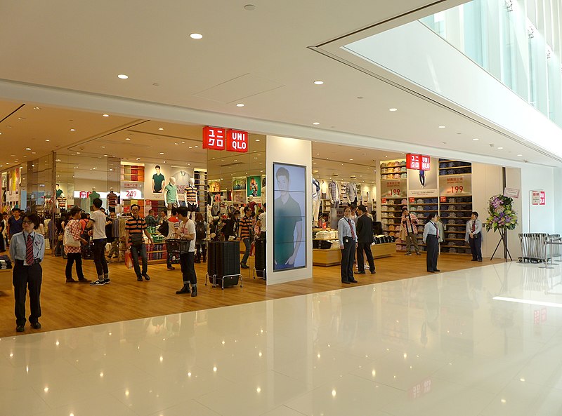 File:Harbour City Uniqlo 201404.jpg