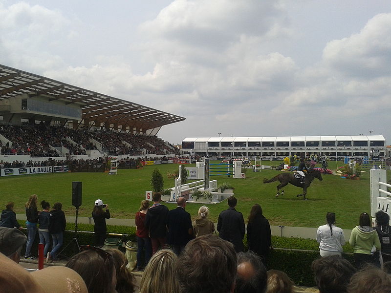 File:JUmping La Baule.jpg