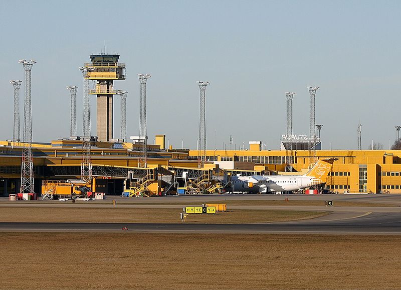 File:Malmo-Sturup Airport terminal.jpg