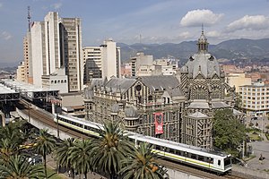 Train near Berrío Park station