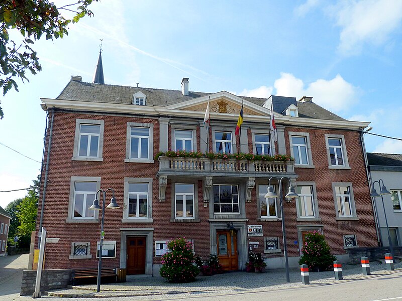 File:Raeren-Gemeentehuis.JPG