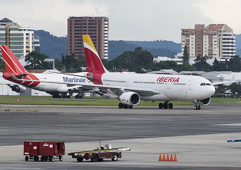 Archivo:Aeropuerto la aurora.jpg