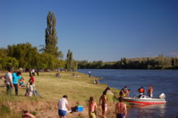 Balneario en el río