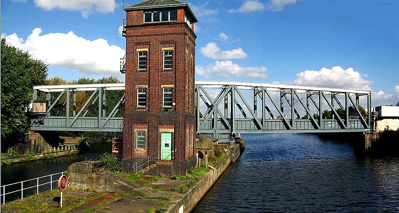 File:Barton Swing Aqueduct.jpg