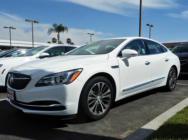 Файл:Buick LaCrosse P4250789.jpg