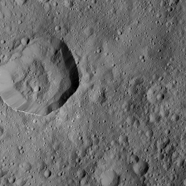 File:PIA20963-Ceres-DwarfPlanet-Dawn-4thMapOrbit-LAMO-image201-20160610.jpg