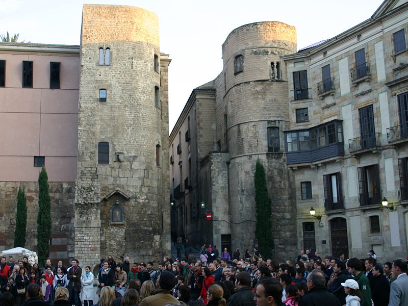 Archivo:Spain.Barcelona.Porta.del.Angel.jpg