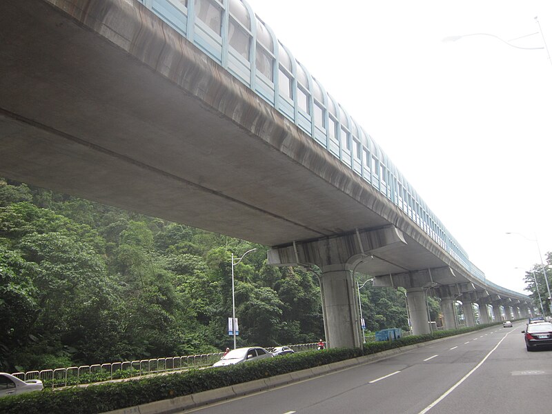 File:文湖線與成功路 20160523.jpg