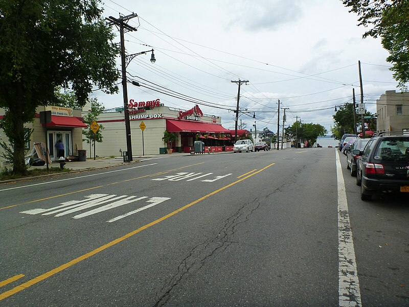 File:Fish Restaurants City Island.JPG