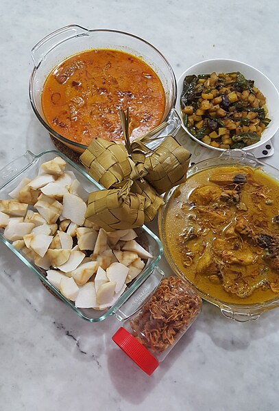 File:Indonesian food during Eid.jpg