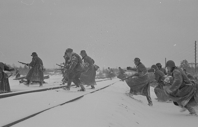 File:JR45 crossing Murmansk railway.jpg