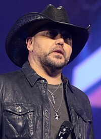 A bust shot of singer Jason Aldean.