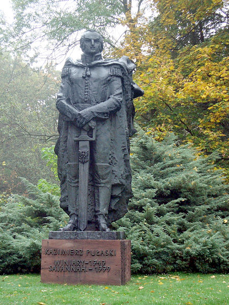 File:Kazimierz Pulaski museum statue.jpg