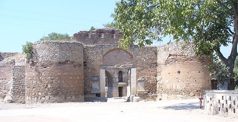 Archivo:Lefke Kapisi Iznik 932a.jpg