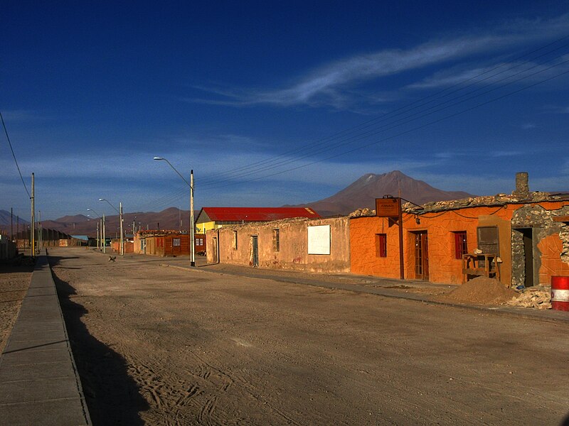 Archivo:Ollagüe, Chile.jpg