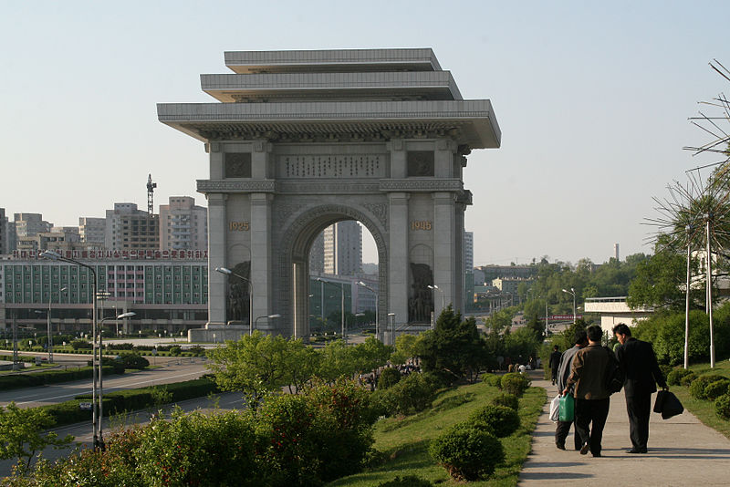 File:PyongYang-Arch of Triumph.jpg