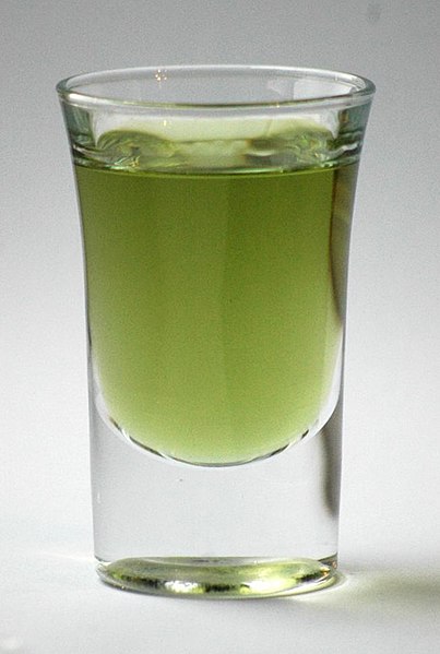 File:Schnapsglas grüner Chartreuse.jpg