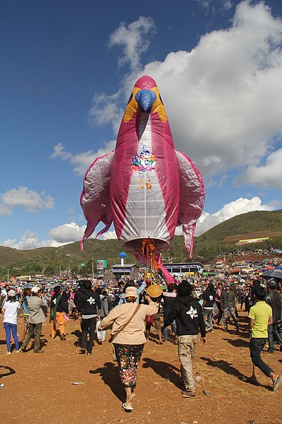 File:Taung Gyi Fireballon Event.jpg