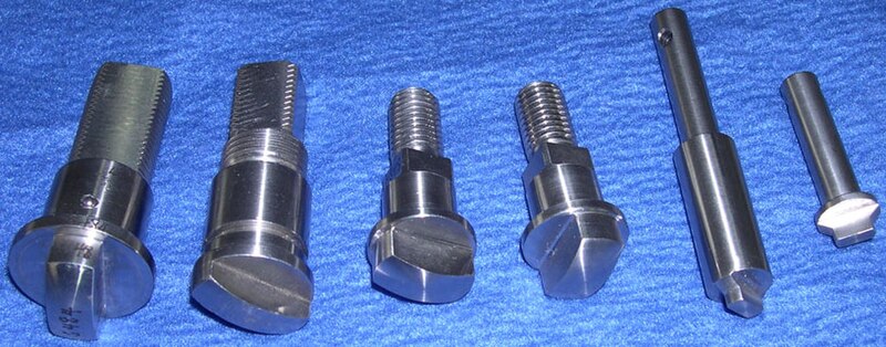 Archivo:Valve-nuts-bolts-The-Alloy-Valve-Stockist.jpg