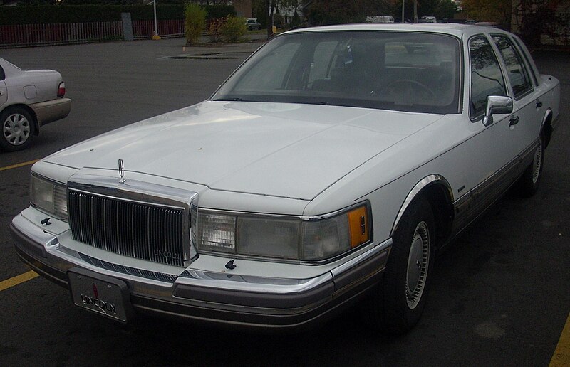 File:1990-92 Lincoln Town Car.JPG