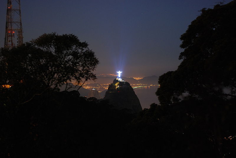 File:Cristo Redentor iluminado.JPG