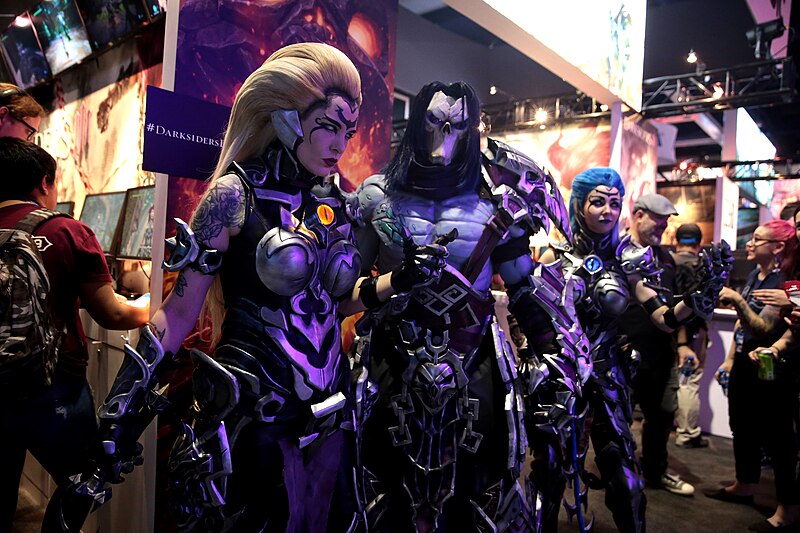 File:Darksiders cosplayers (30547697728).jpg