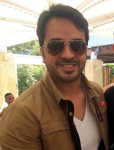 Archivo:Luis Fonsi 2015 (cropped).JPG