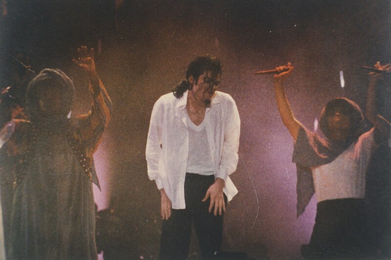 File:Michael Jackson (21024273069).jpg