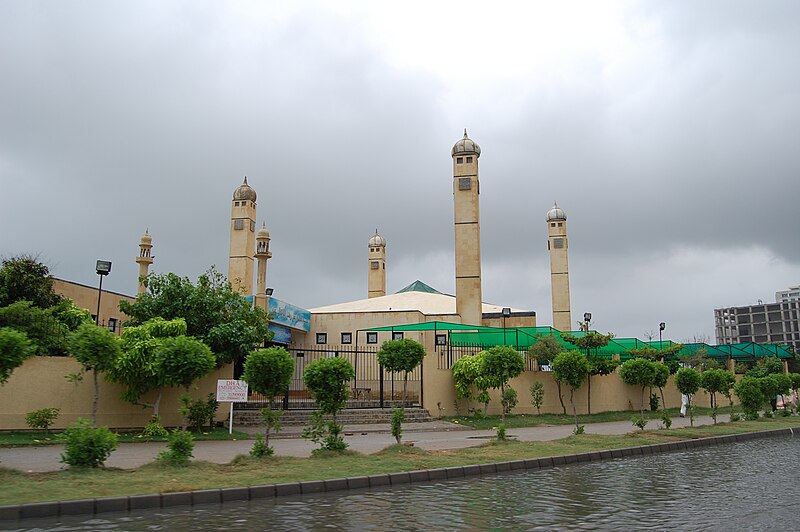 File:Mosque in DHA, Karachi.JPG