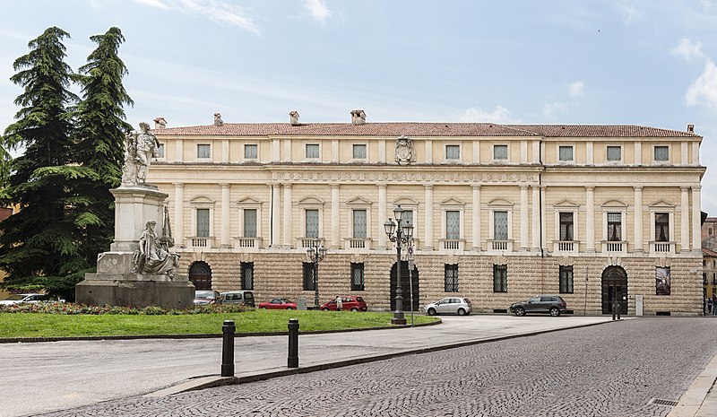 File:Palazzo Vescovile (Vicenza).jpg