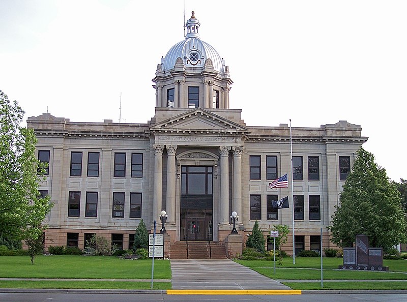 File:Richland County Courthouse Wahpeton.jpg