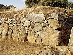 Castro de la Mesa de Miranda. Muralla ciclópea.