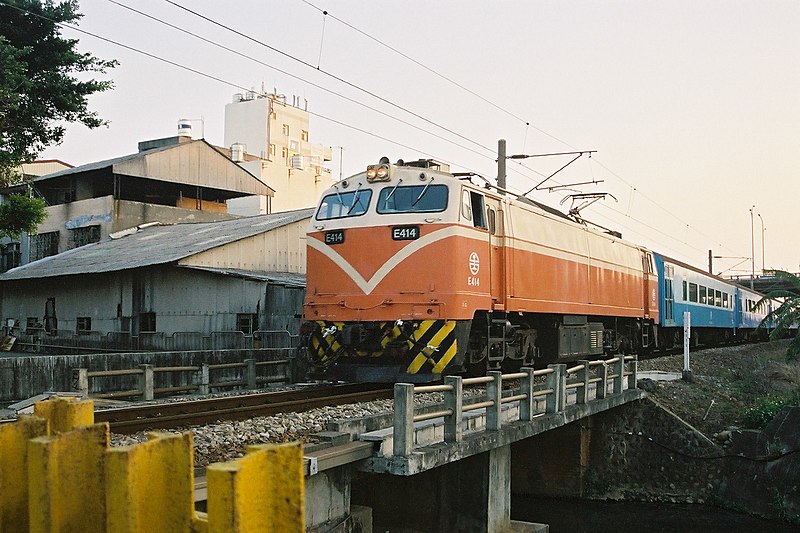 File:E414電力機車.jpg