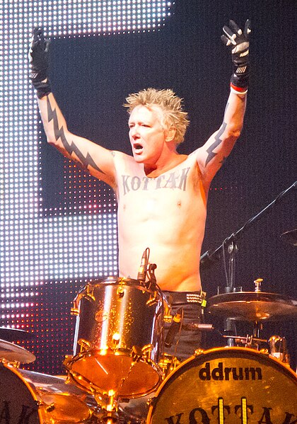 Archivo:James Kottak (cropped).jpg