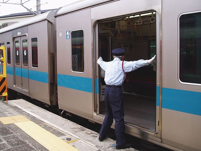 File:Kazamatsuri-Door-Open.jpg