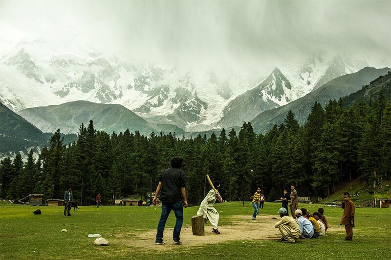 File:Kids playing cricket.jpg