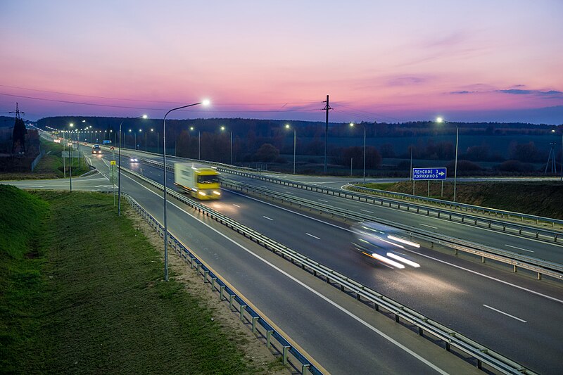 Файл:M3 Hwy by night.jpg