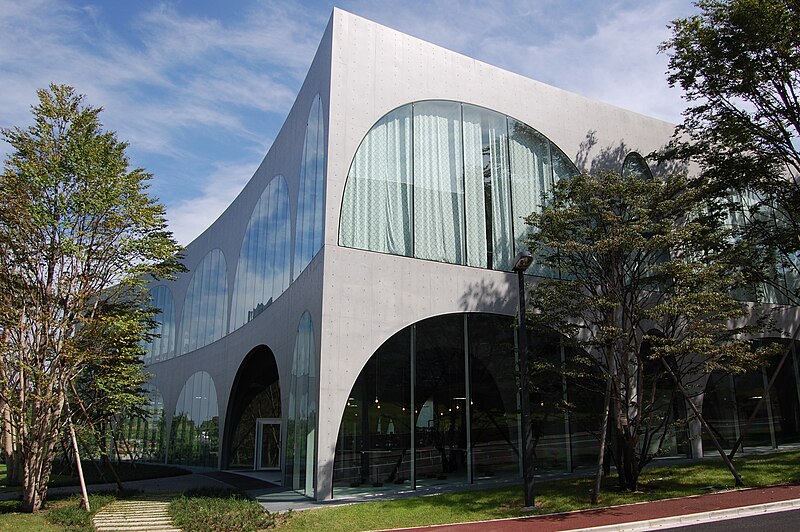 File:Tama Art University Library.JPG