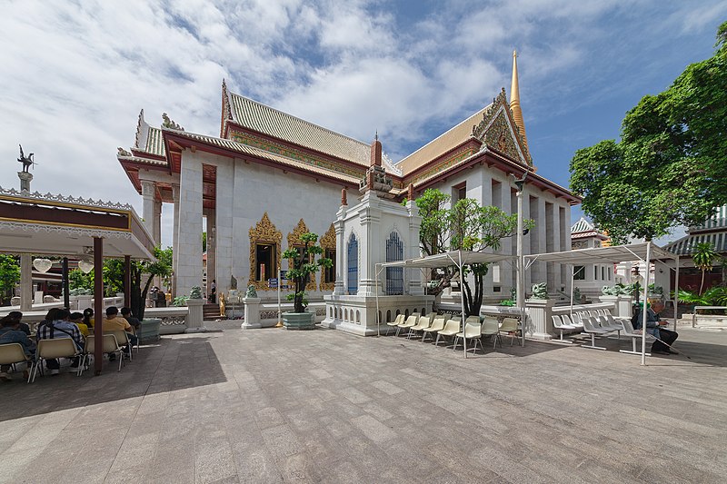 File:Ubosot of Wat Bowonniwet.jpg