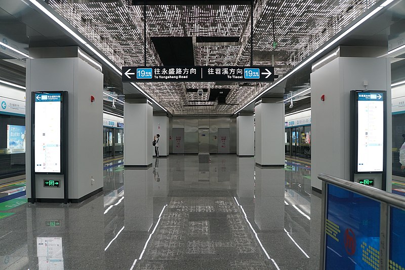 File:20220922火车东站站19号线站台.jpg