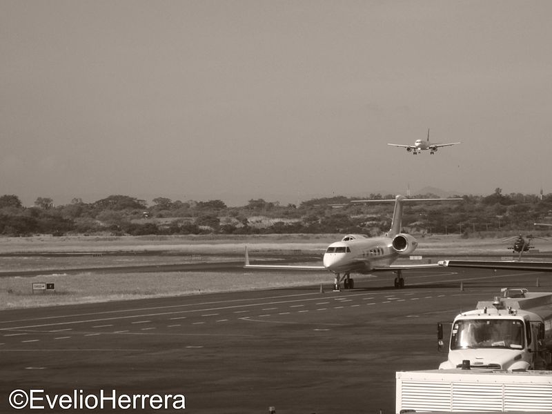 File:A320 Spirit Landing MGA.jpg