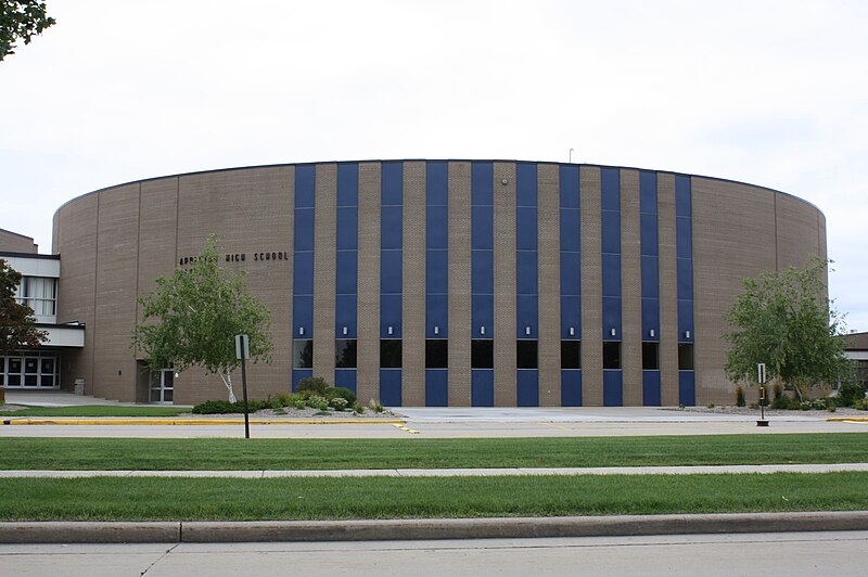 File:AppletonEastHighSchool2009.jpg