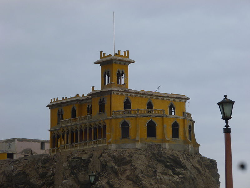 Archivo:Castillo Forga Mollendo.JPG