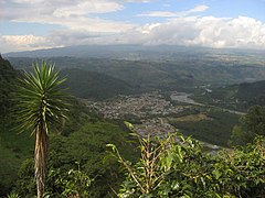 El pueblo de Orosi visto desde el sur.