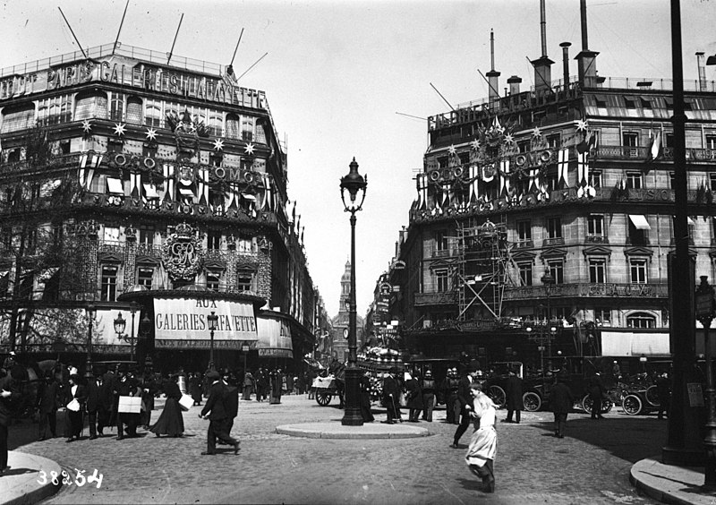 Файл:Galeries Lafayette, Paris, 1914.jpg